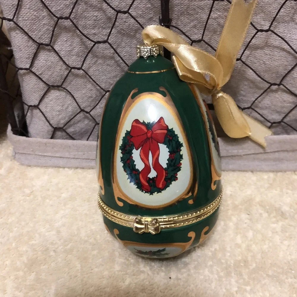 Mr Christmas Valerie Parr Hill Musical Ornament/Trinket Box Wreath 5x3.5”